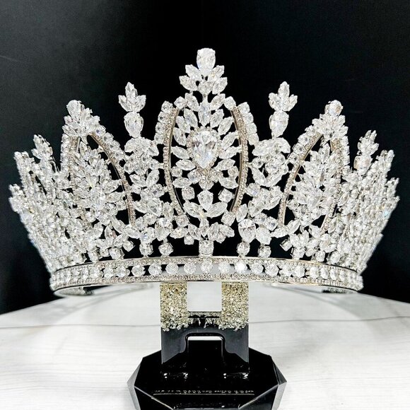 Bridal Headpiece, Wedding crown, Royal Princess Tiara, Cubic Zirconia Crown main image 7